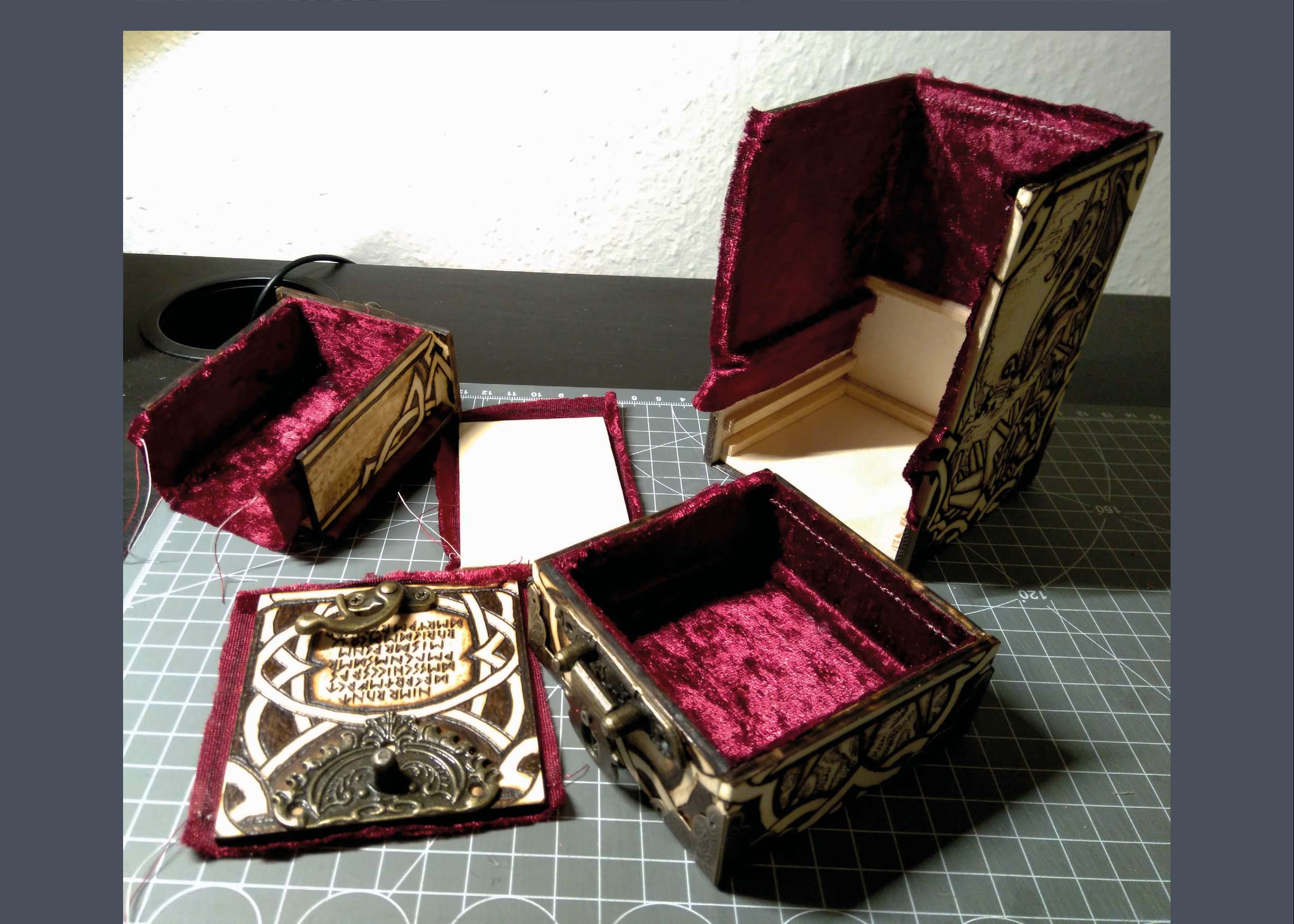 Würfelbox Samt Bezug